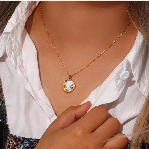 New 18k Gold Disc Sun Moon Pendant Necklace, NICE NECKLACE, CUTE NECKLACE - Picture 2 of 7
